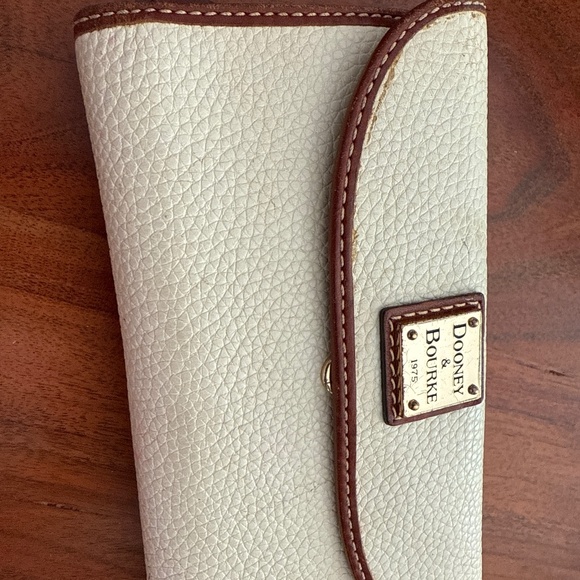 Dooney and Bourke wallet - Picture 1 of 4